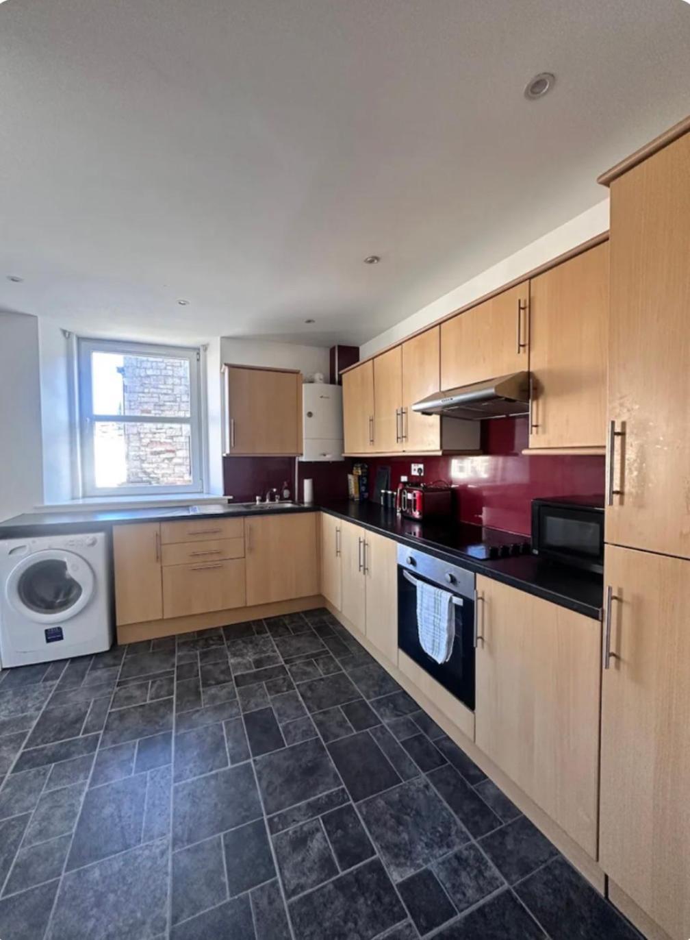 אינברנס 3-Bedroom Flat In The City Centre Next To The River Ness מראה חיצוני תמונה