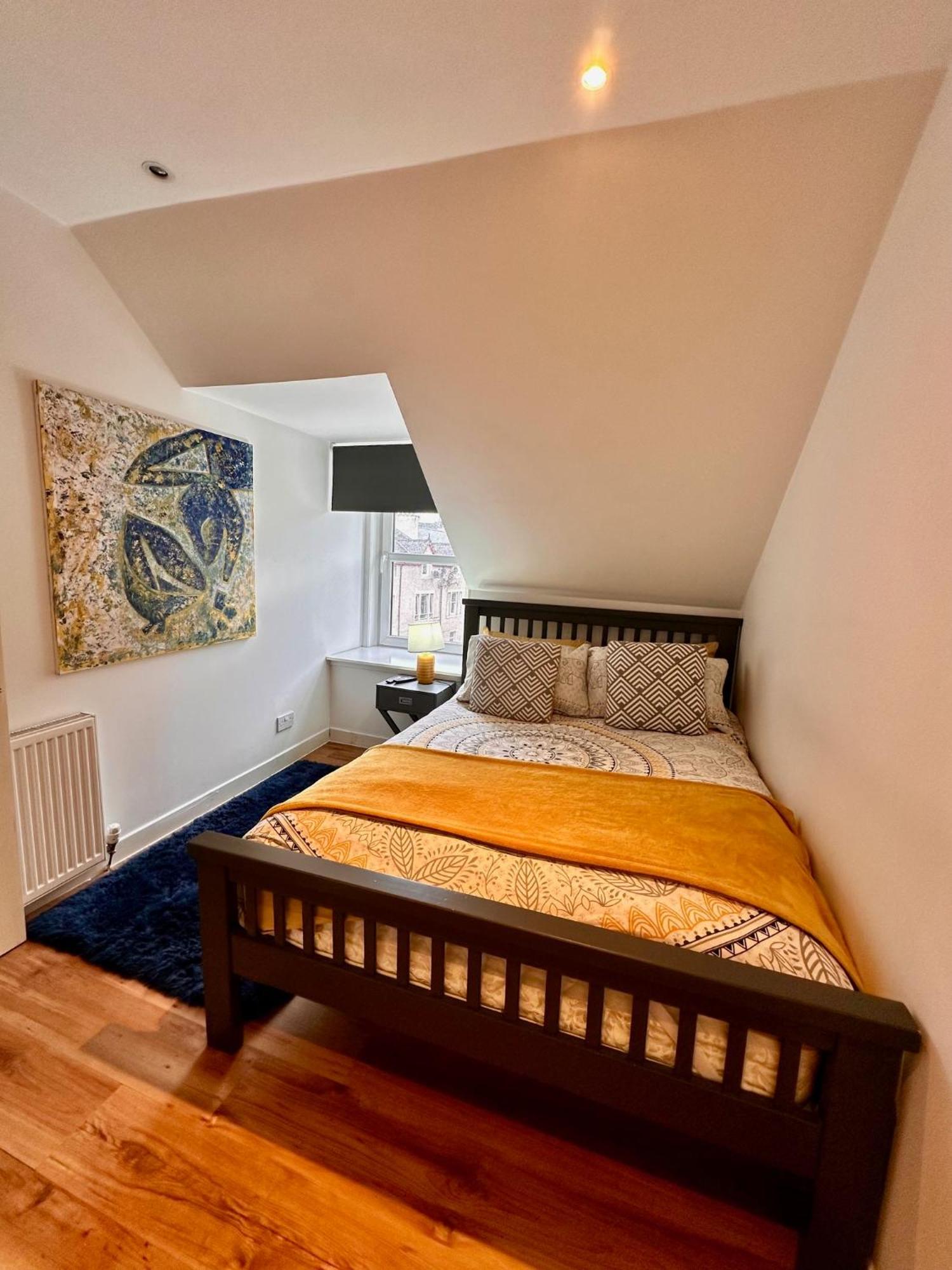 אינברנס 3-Bedroom Flat In The City Centre Next To The River Ness מראה חיצוני תמונה