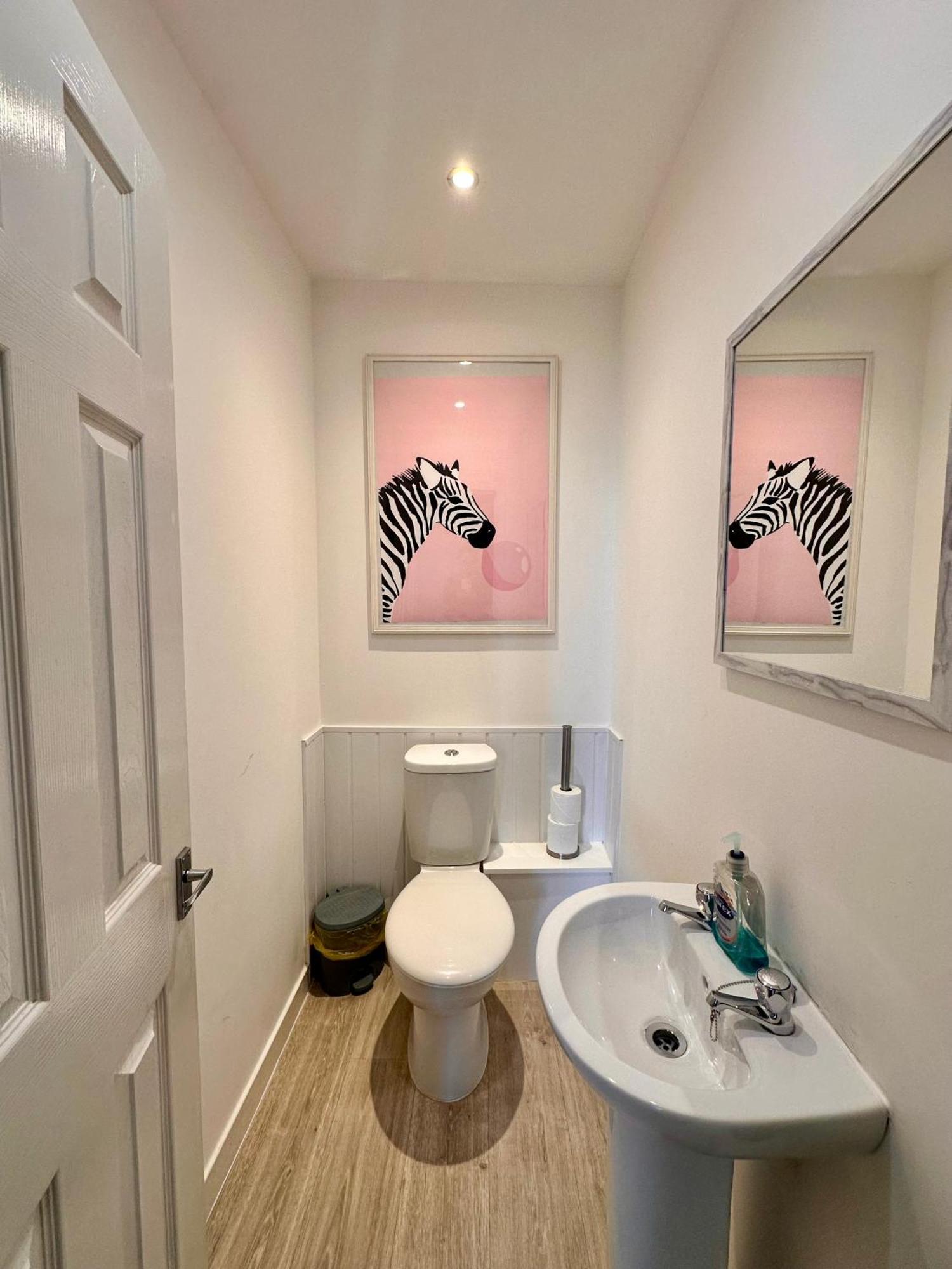 אינברנס 3-Bedroom Flat In The City Centre Next To The River Ness מראה חיצוני תמונה